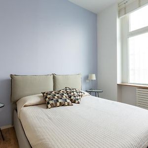 Tricolore Modern And Cozy Apartment